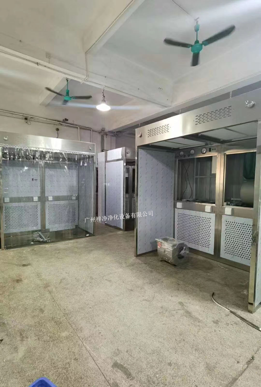負壓稱量室設備由工作區(qū)、回風箱體、風機箱體、出風箱體及外箱體幾大部分拼裝而成。